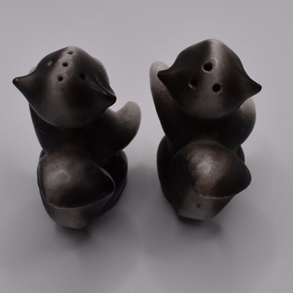 Vintage Japan Squirrels Salt and Pepper Shakers - Picture 5 of 8